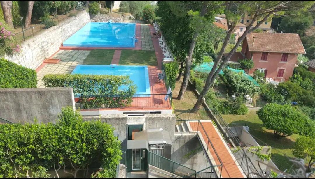 Camera Privata Nell'Appartamento In Zona Residenziale Con 2 Piscine Rapallo Exterior photo
